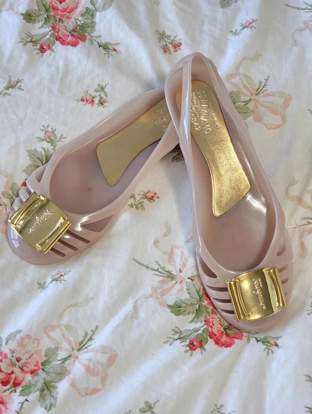 ​Salvatore Ferragamo PinkNude/Pink Gold Bow Jelly Flats Sz 9 ✨🎀